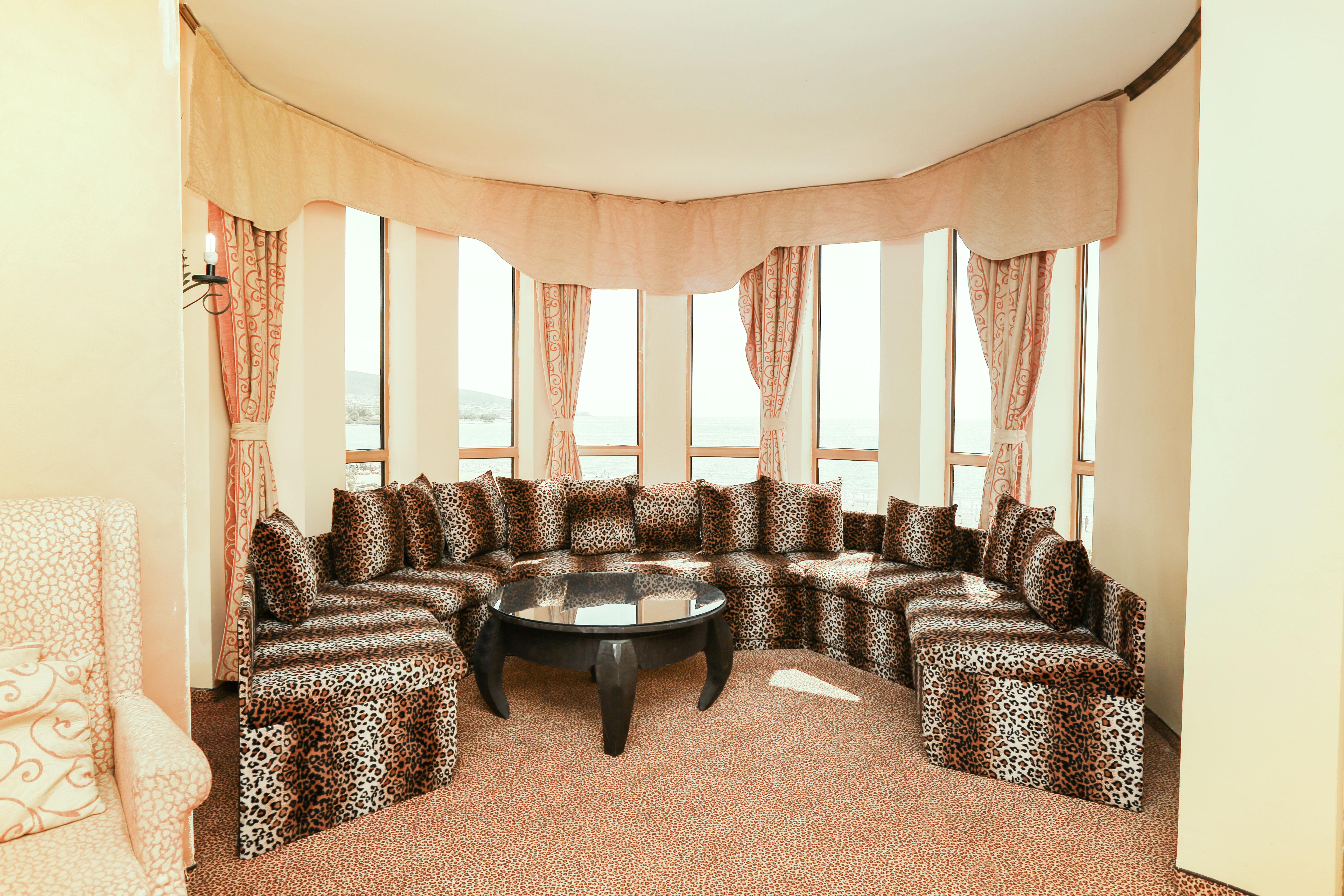 Imperial Palace Hotel Σάνι Μπιτς Εξωτερικό φωτογραφία A modern majlis