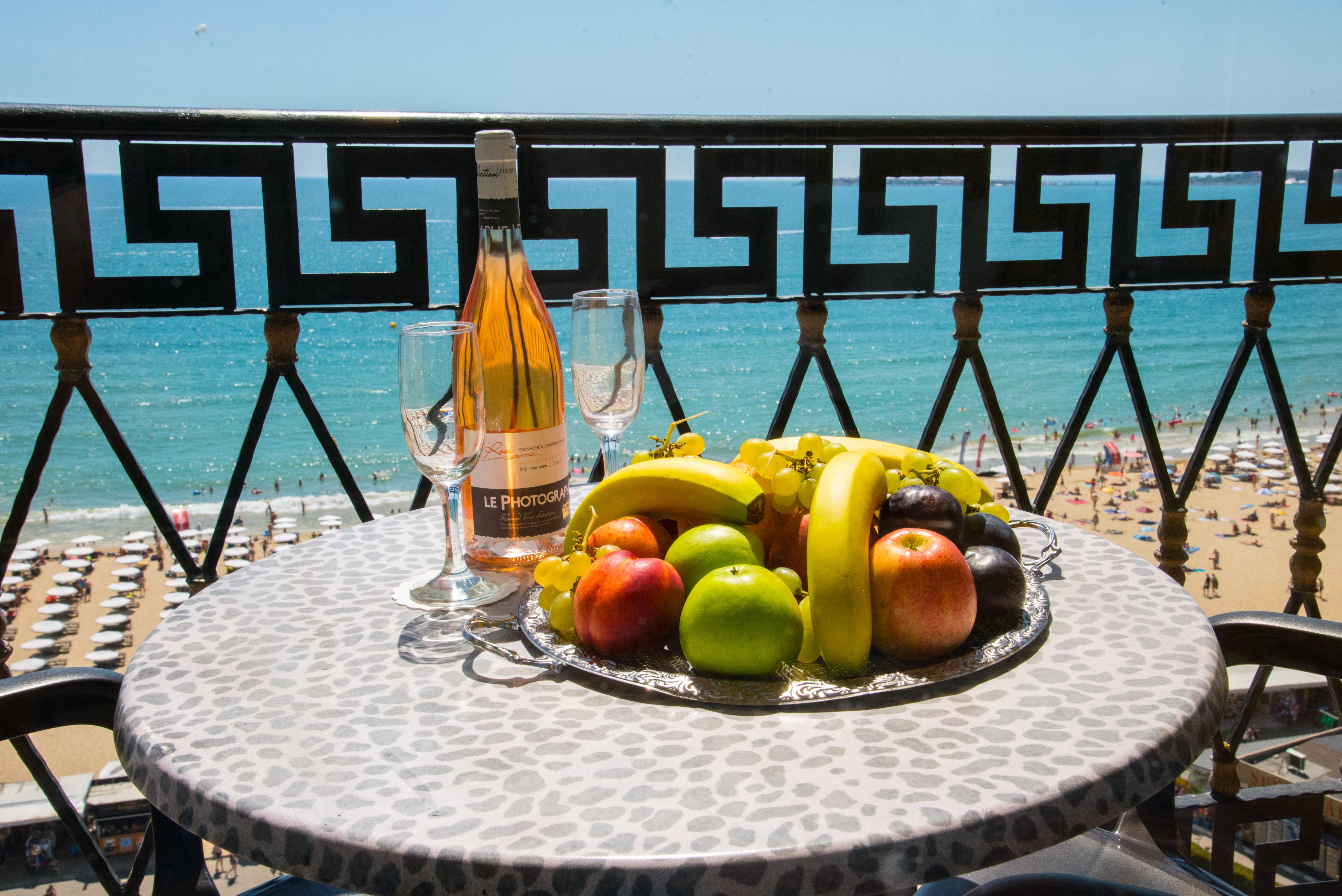 Imperial Palace Hotel Σάνι Μπιτς Εξωτερικό φωτογραφία A fruit plate