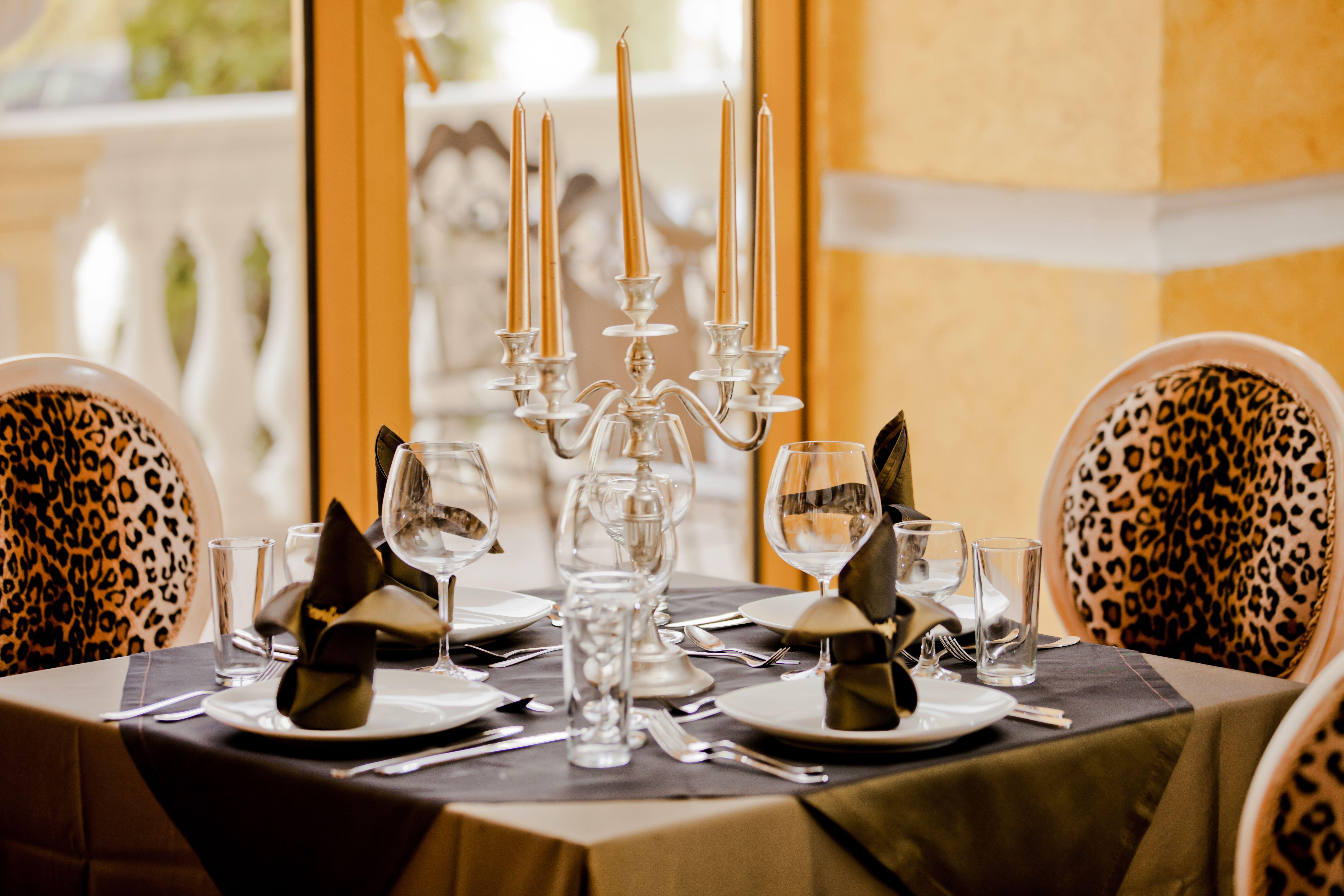 Imperial Palace Hotel Σάνι Μπιτς Εξωτερικό φωτογραφία A table set for fine dining