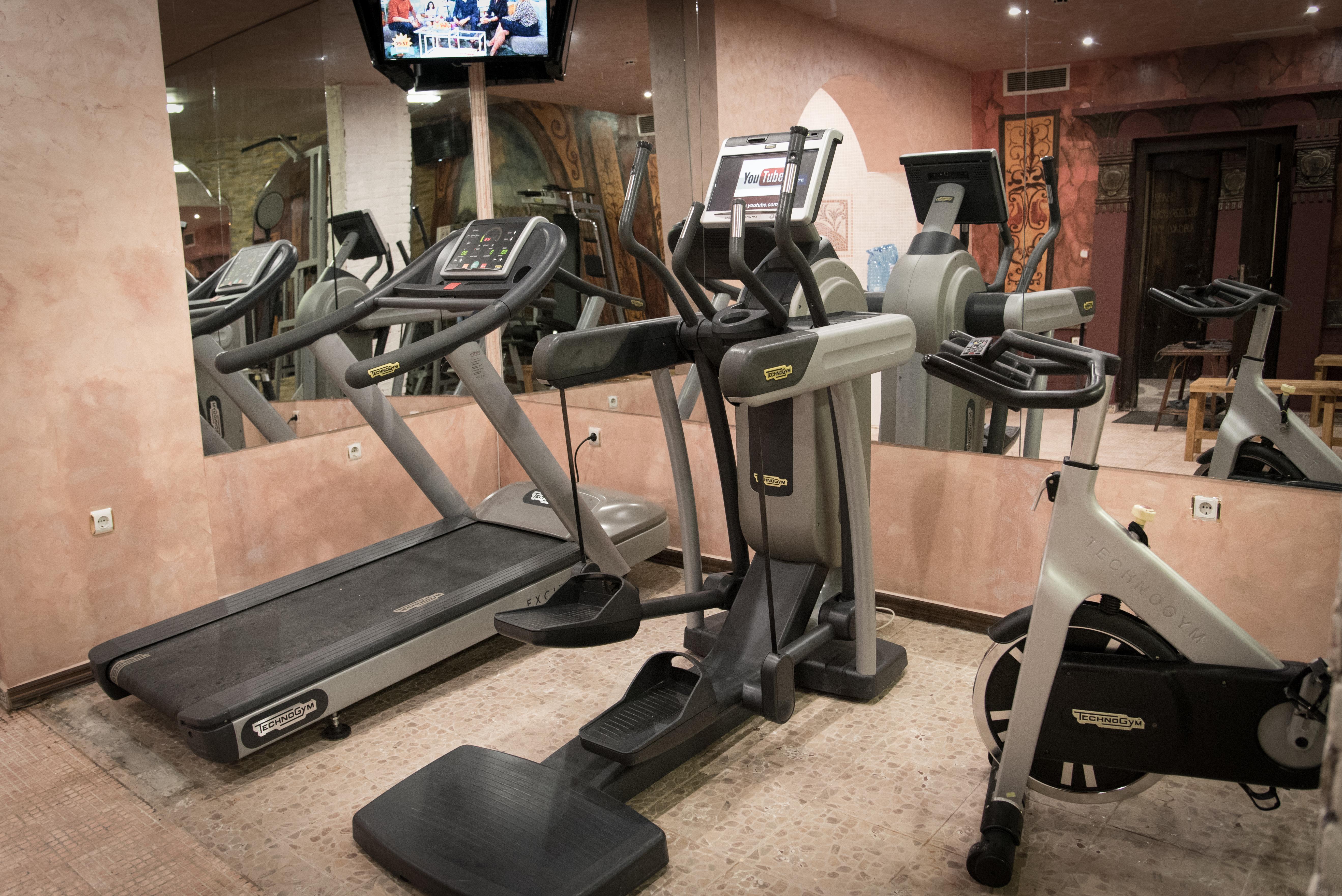 Imperial Palace Hotel Σάνι Μπιτς Εξωτερικό φωτογραφία A typical gym