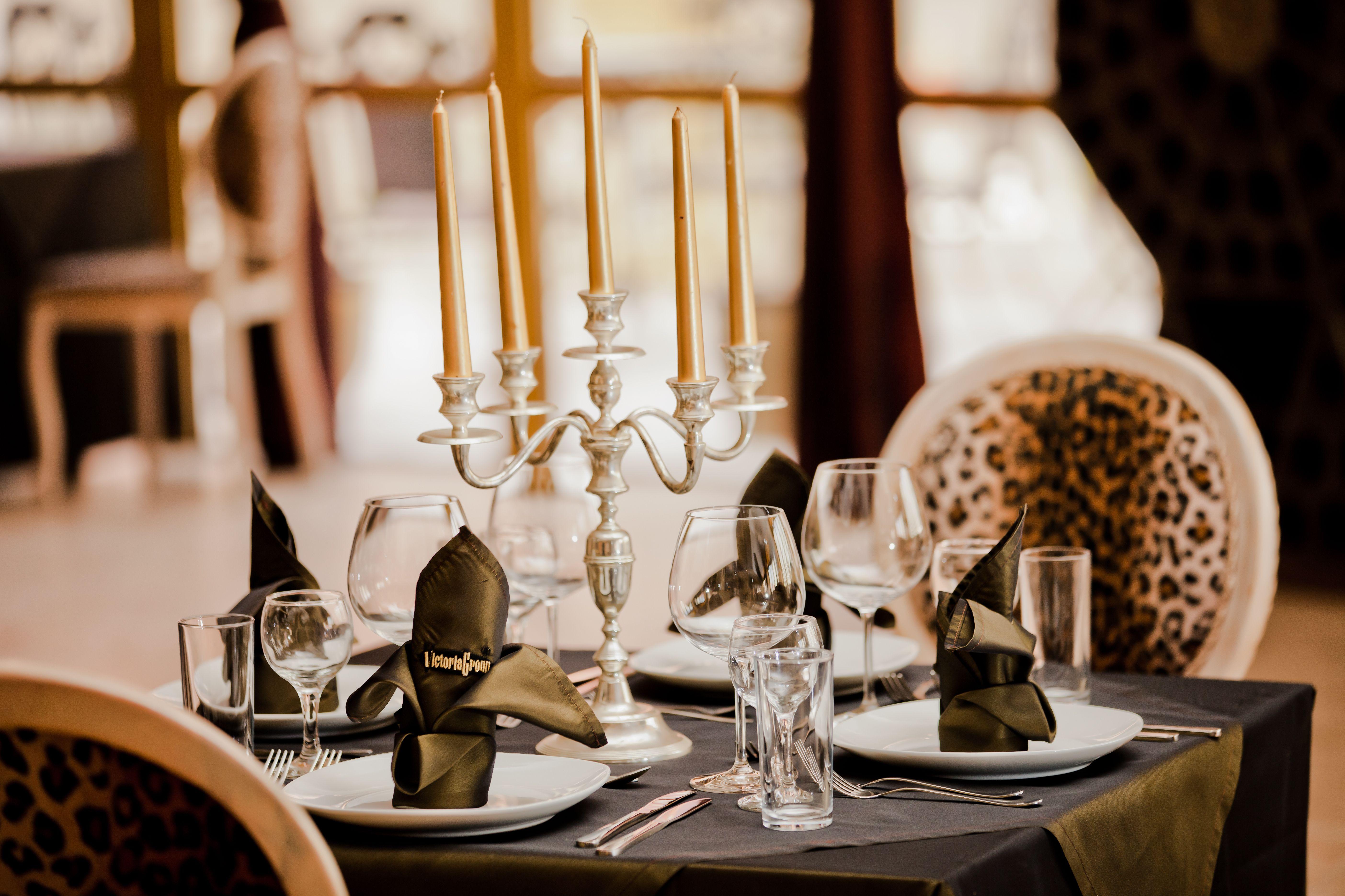 Imperial Palace Hotel Σάνι Μπιτς Εξωτερικό φωτογραφία A table set for a formal dinner