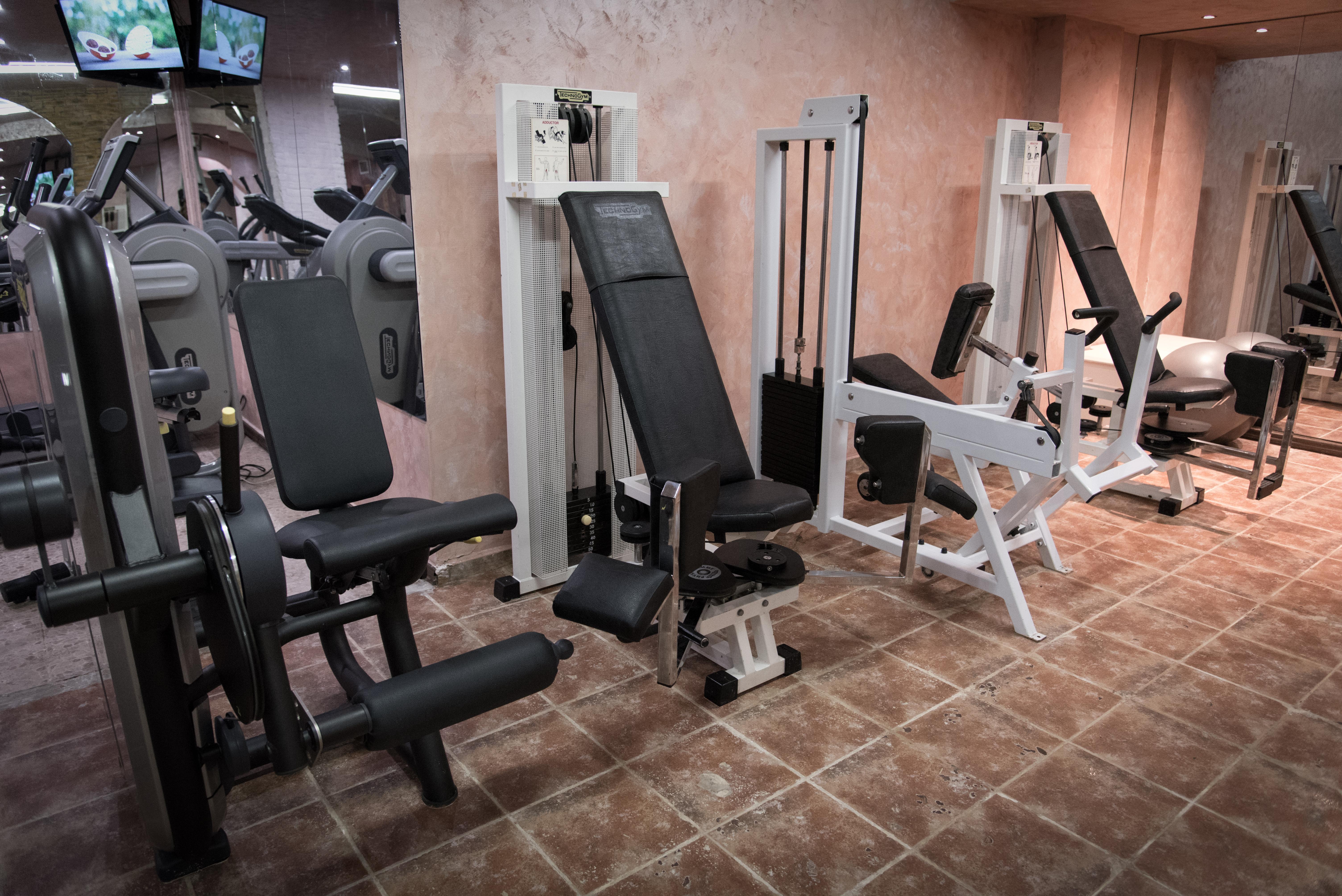 Imperial Palace Hotel Σάνι Μπιτς Εξωτερικό φωτογραφία Leg extension machine
