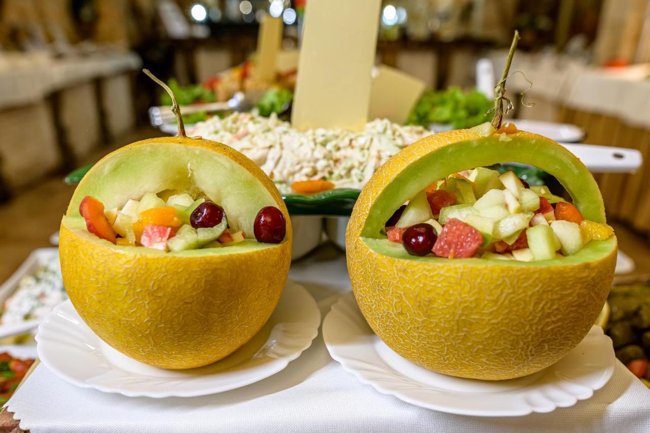 Imperial Palace Hotel Σάνι Μπιτς Εξωτερικό φωτογραφία Fruit salad in pomelo