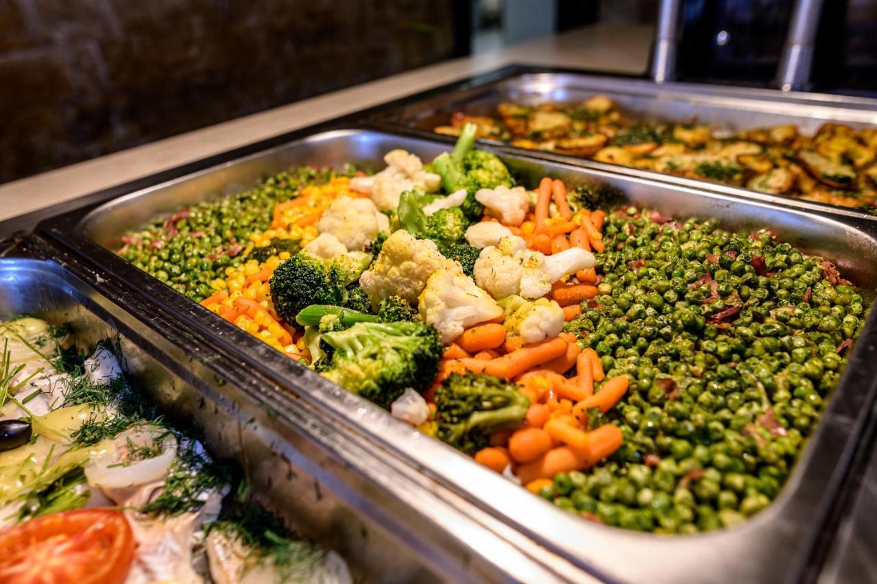 Imperial Palace Hotel Σάνι Μπιτς Εξωτερικό φωτογραφία A chafing dish filled with vegetables