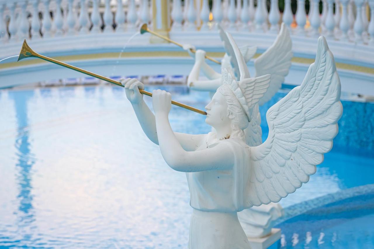 Imperial Palace Hotel Σάνι Μπιτς Εξωτερικό φωτογραφία Angel statue at the fountain